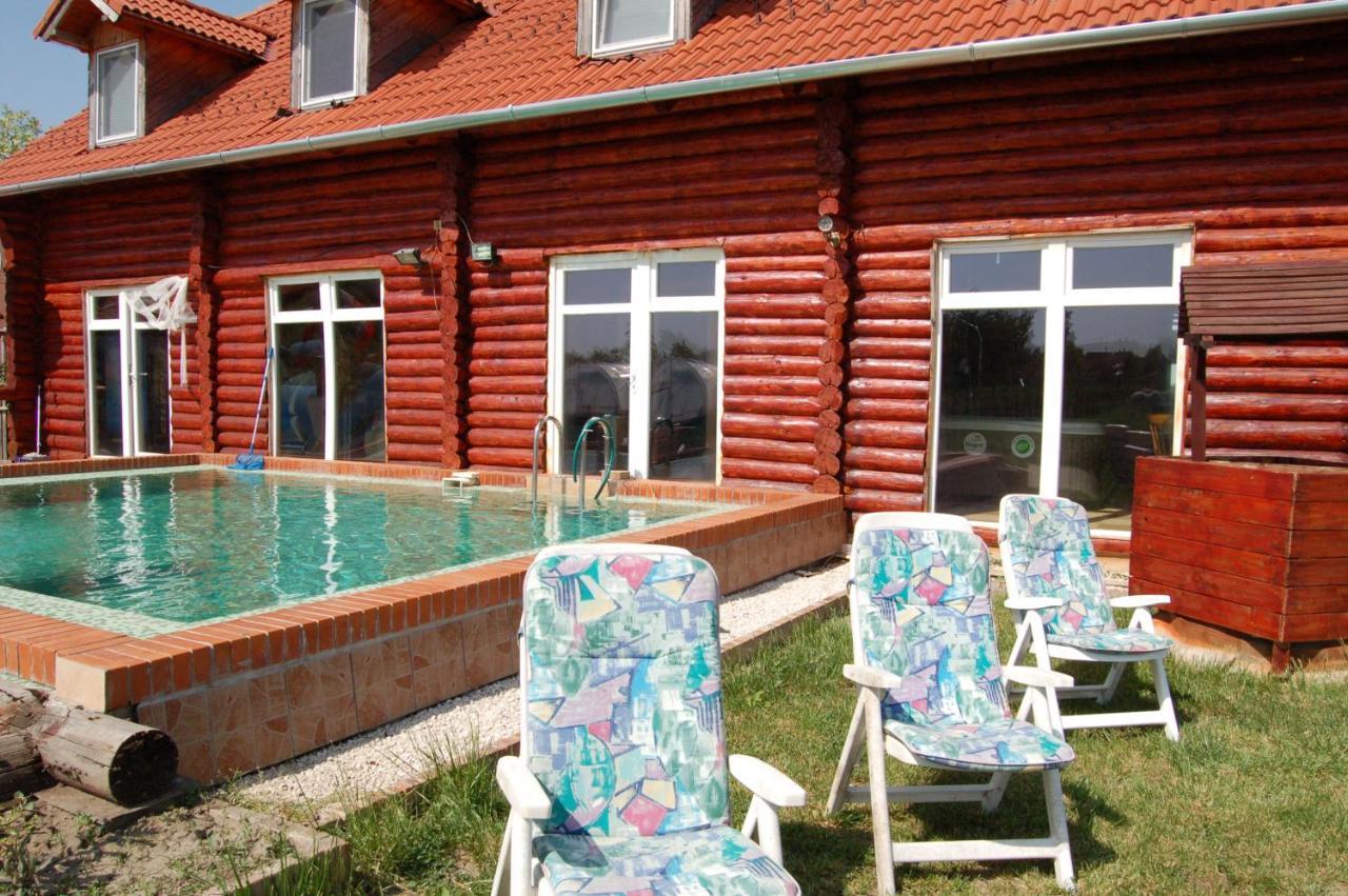 Roenk-Wellness Panzio Mezopeterd B&B 외부 사진