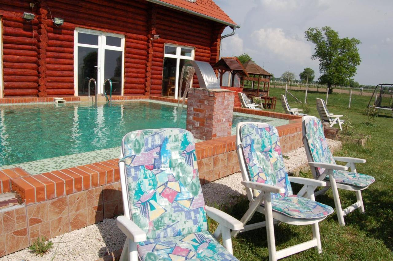 Roenk-Wellness Panzio Mezopeterd B&B 외부 사진