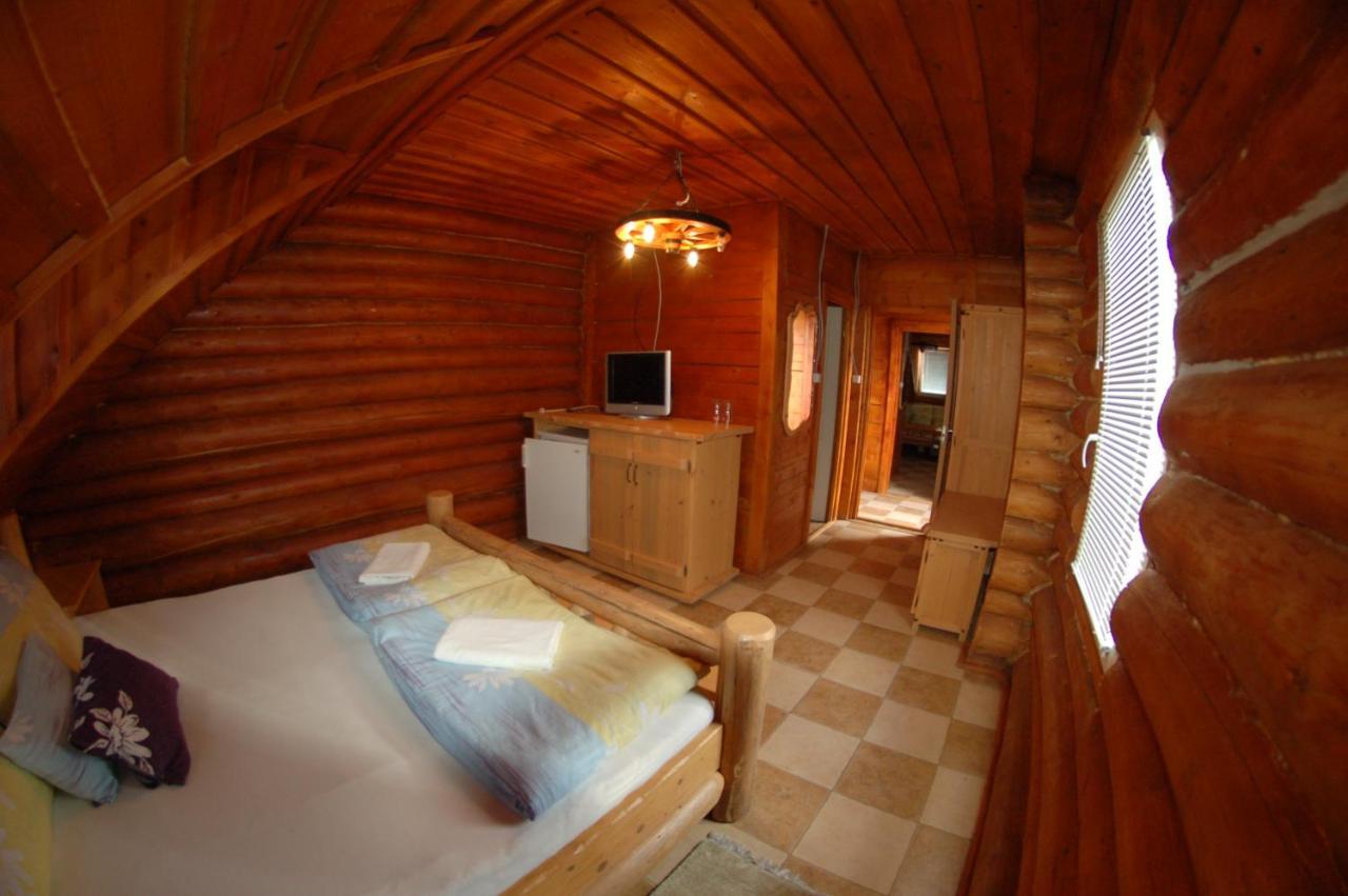 Roenk-Wellness Panzio Mezopeterd B&B 외부 사진