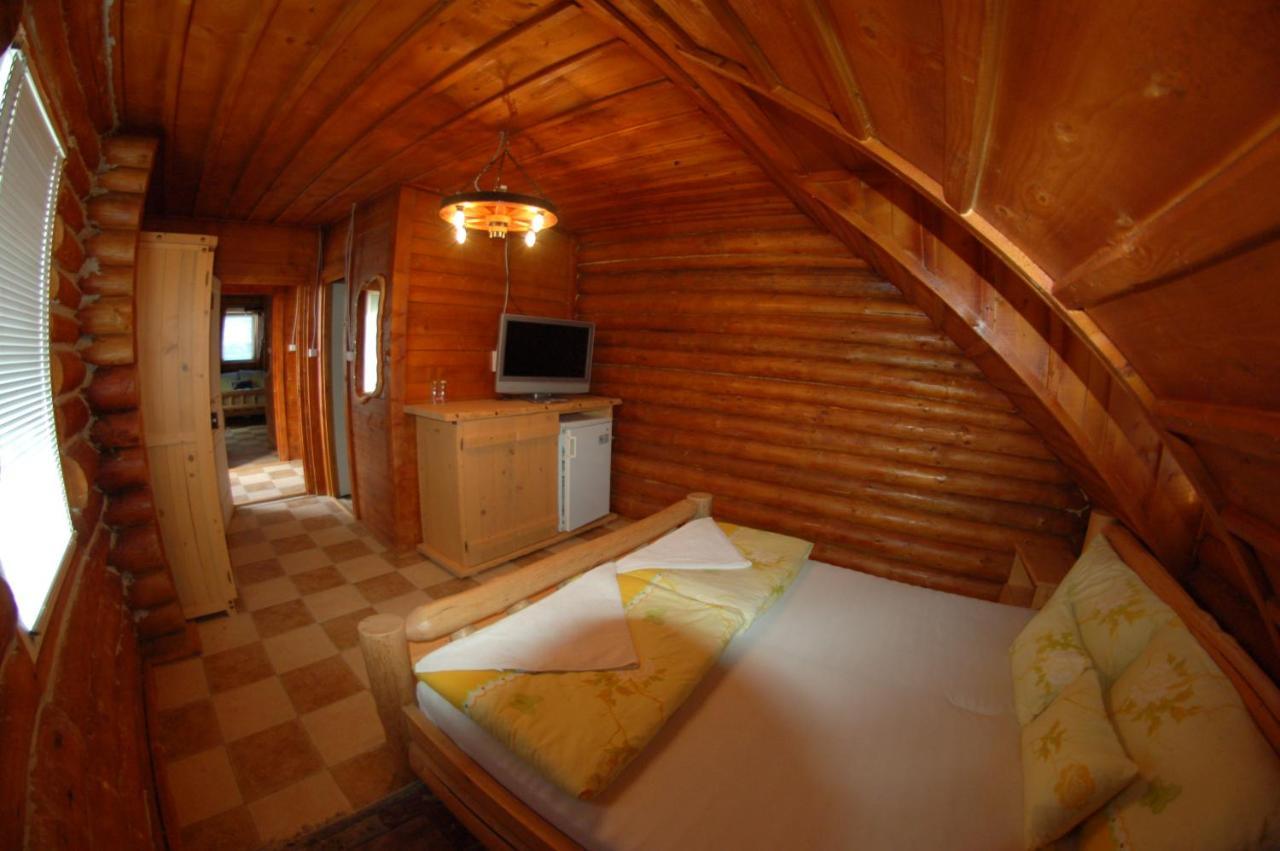 Roenk-Wellness Panzio Mezopeterd B&B 외부 사진