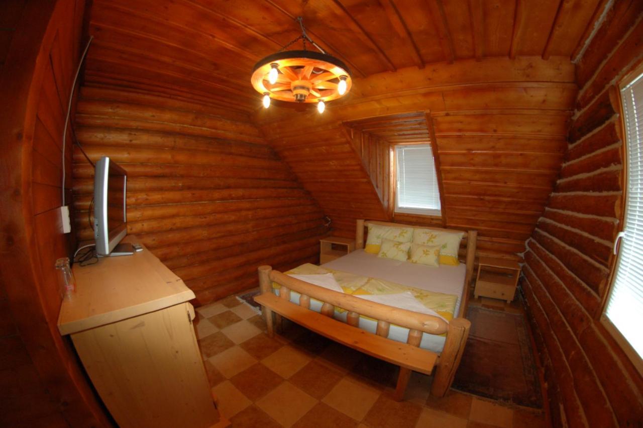 Roenk-Wellness Panzio Mezopeterd B&B 외부 사진